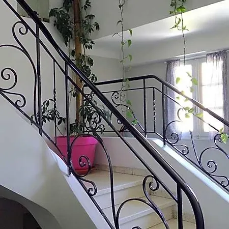 De La Bastide 2* قرقشونه