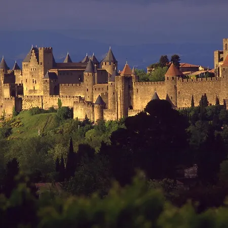 فندق De La Bastide قرقشونه